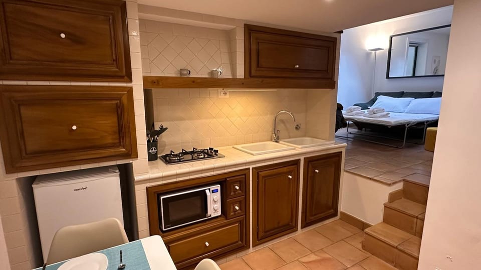 Kitchen or kitchenette, Photo of the whole room, stove