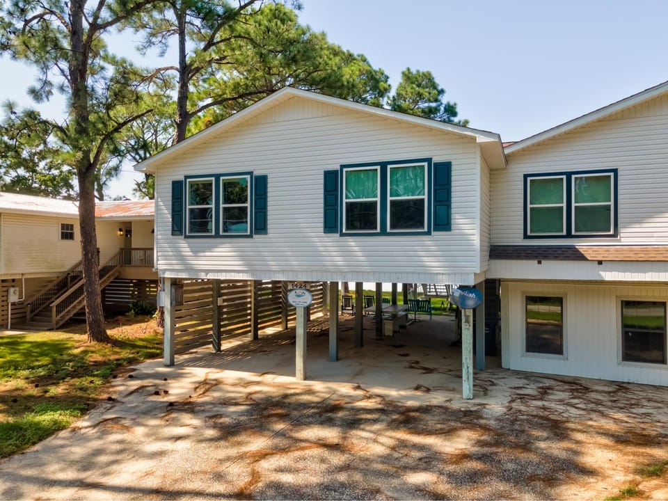 Happy Lee Ever After - 1424 Cadillac Avenue House in Dauphin Island