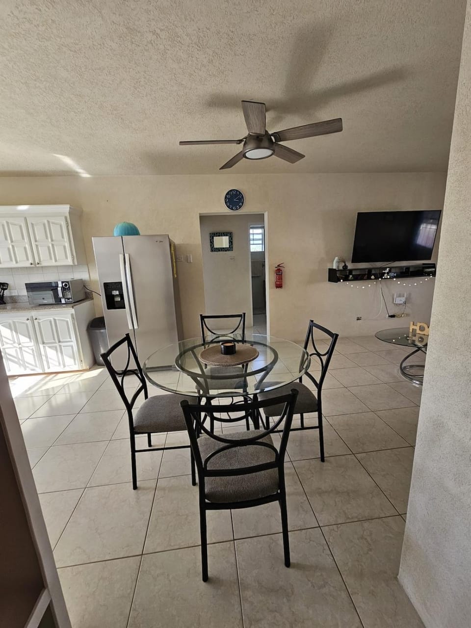 TV and multimedia, Kitchen or kitchenette, Living room, Dining area