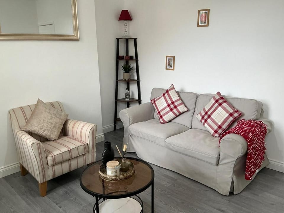 Homely Whittier Terrace 3 Bedroom House Apartment in Nottingham