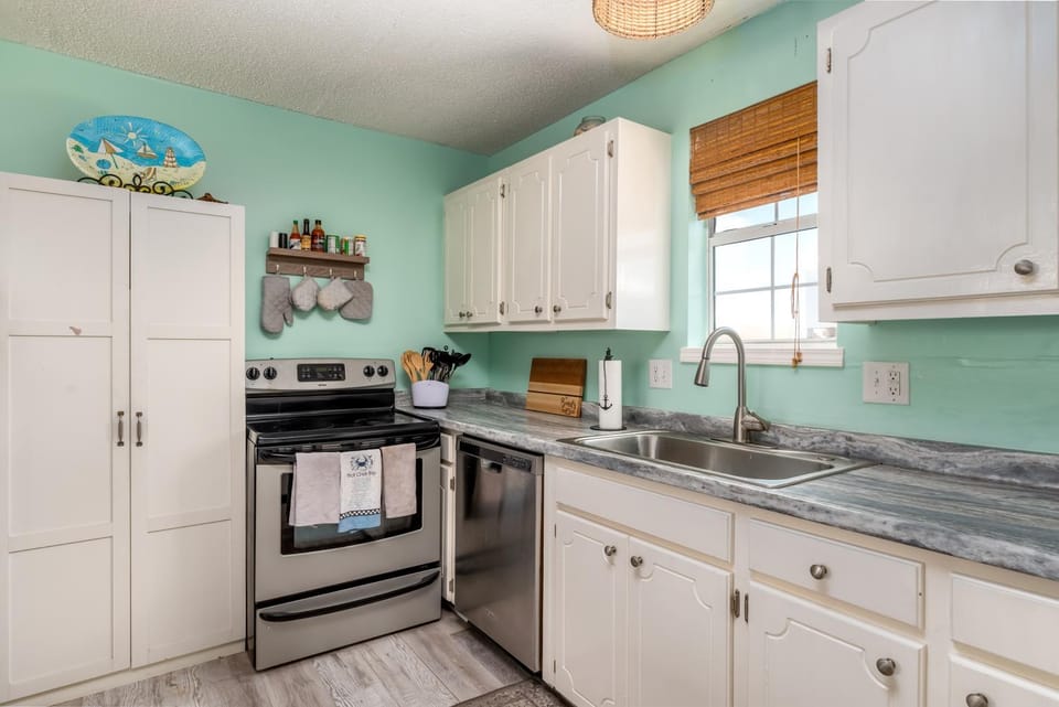 Nautical Nonsense - 2121 Cadillac House in Dauphin Island