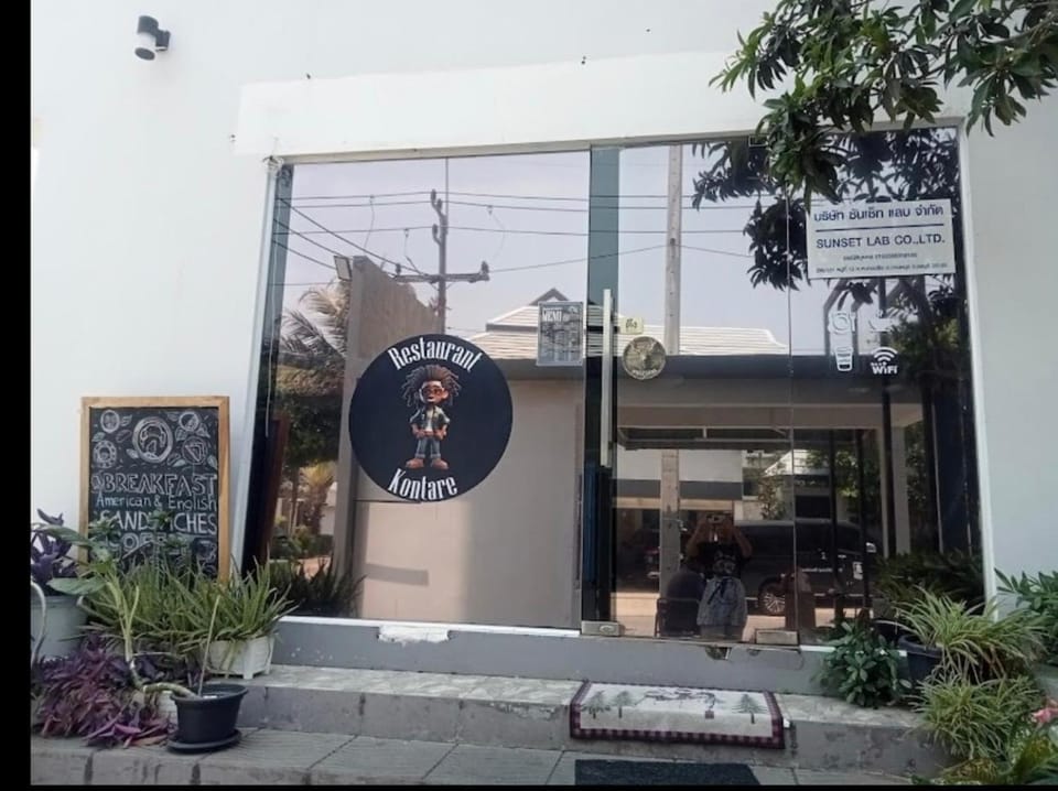 Property building, Restaurant/places to eat