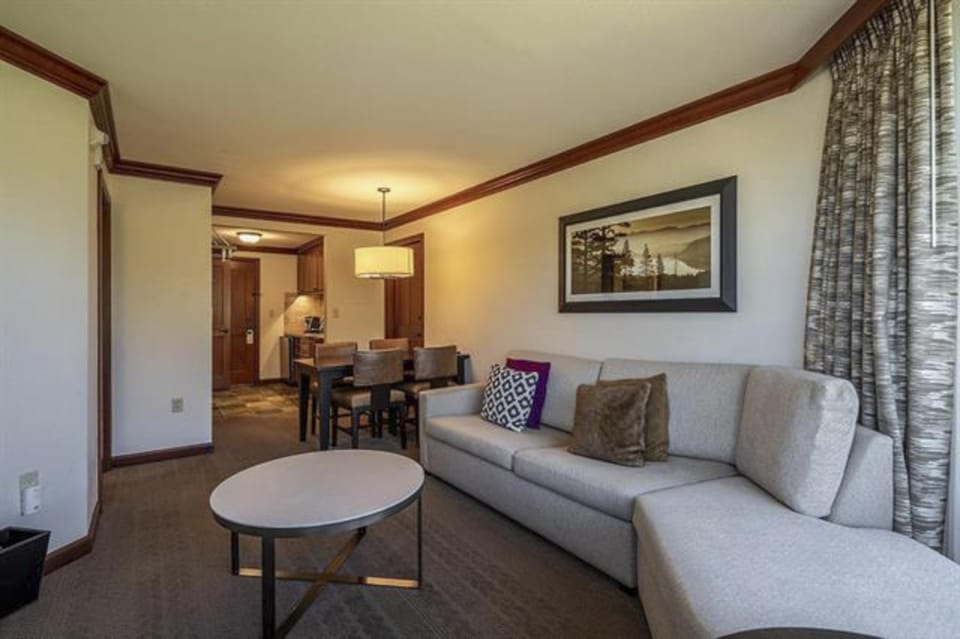 Near Aerial Tram and Village Everline Resort Condo! Apartment in Palisades Tahoe (Olympic Valley)