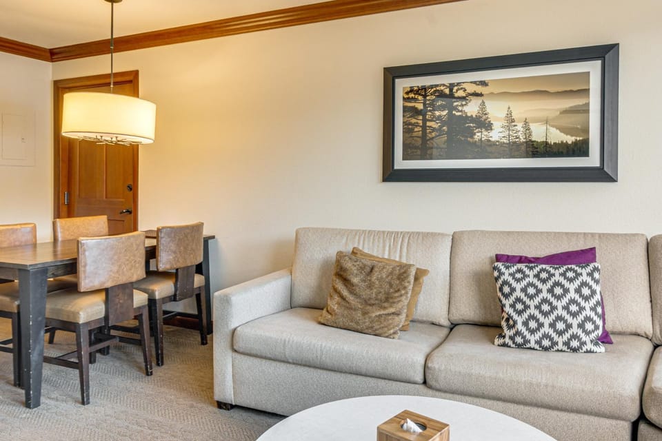 Near Aerial Tram + Village: Everline Resort Condo! House in Palisades Tahoe (Olympic Valley)