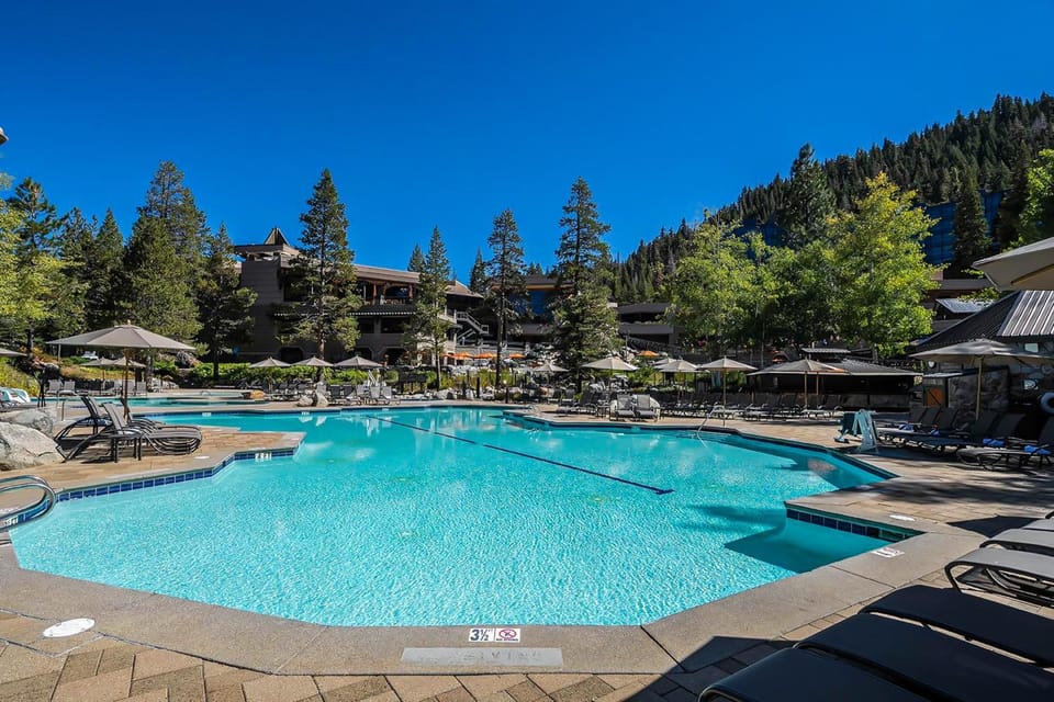 7th-Floor Everline Suite w/ Summer Resort Perks! House in Palisades Tahoe (Olympic Valley)