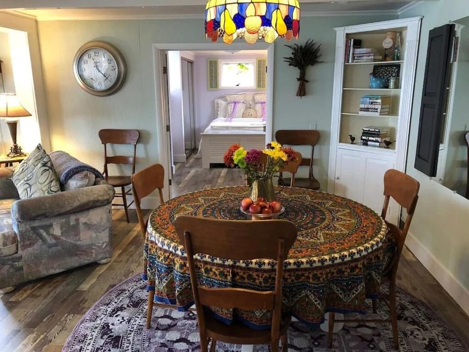 Arrowhead Beach - Waterfront - Hot Tub - Covered Deck - Fire Pit - Seneca Wine Trail House in Seneca Lake