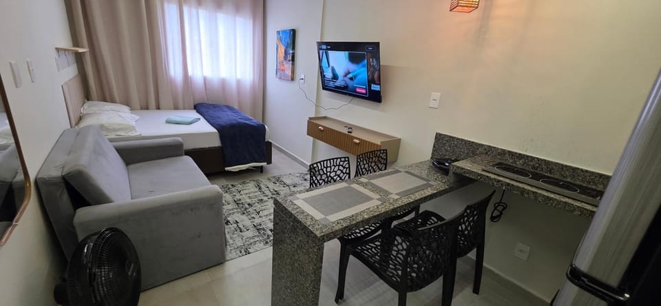 Communal lounge/ TV room, Bed, TV and multimedia, Living room, Seating area, Bedroom