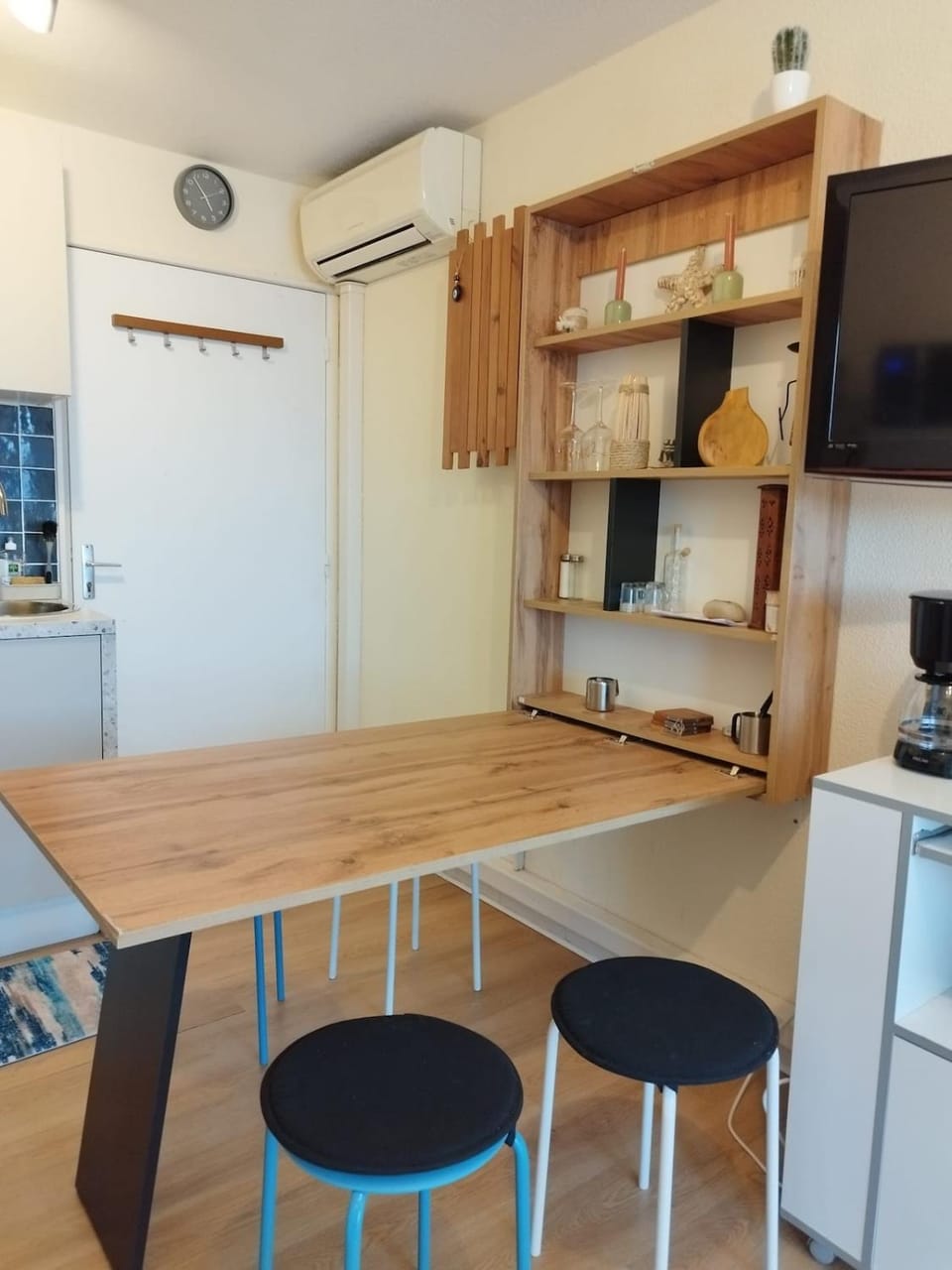 Dining area, air conditioner