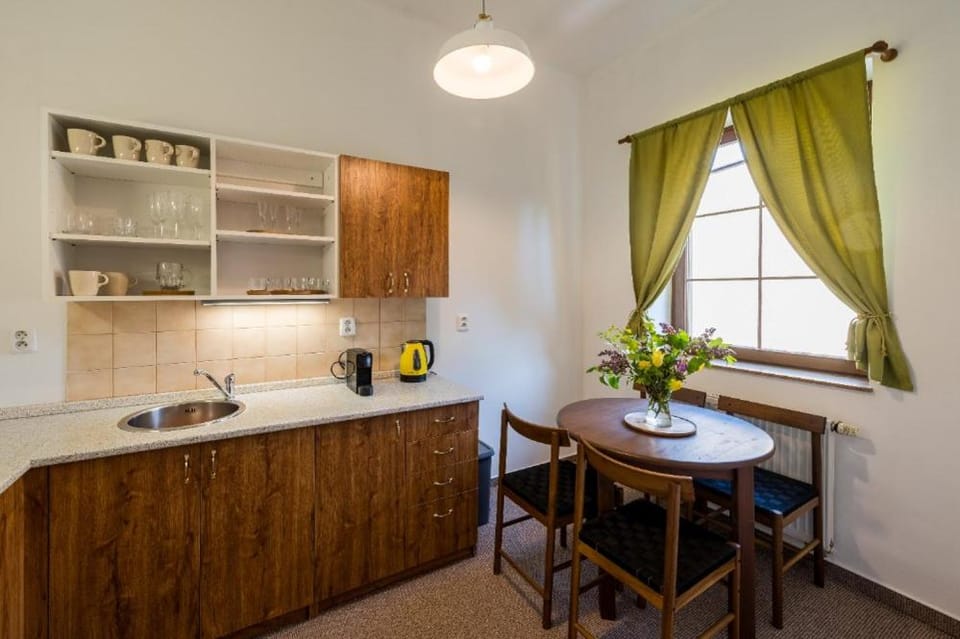 Coffee/tea facilities, Kitchen or kitchenette, Dining area
