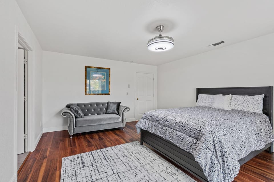 Spacious 6 BR • Patio + Deck • Sleeps 13 House in Arden-Arcade