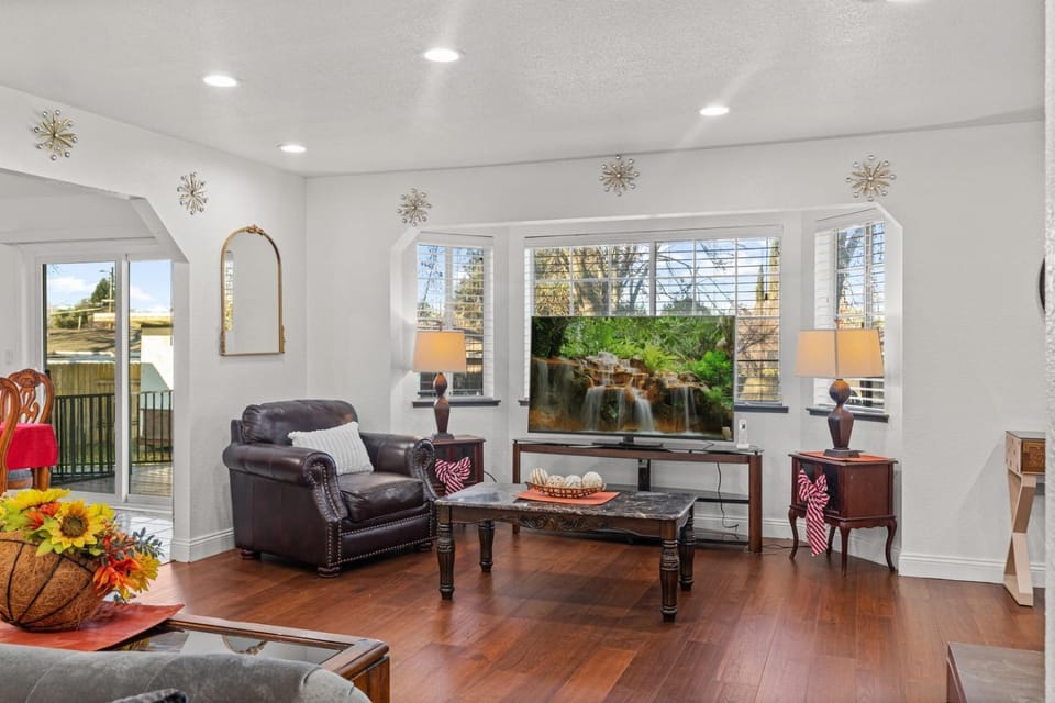 Spacious 6 BR • Patio + Deck • Sleeps 13 House in Arden-Arcade