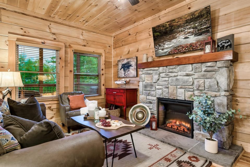 Heated Indoor Pool & Hot Tub, Mountain Views House in Gatlinburg