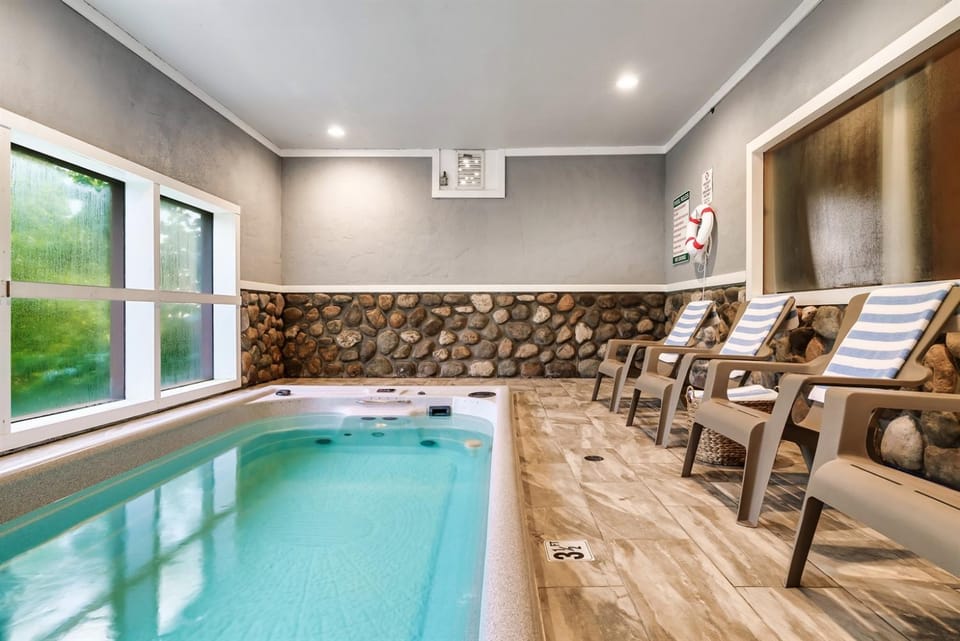 Heated Indoor Pool & Hot Tub, Mountain Views House in Gatlinburg