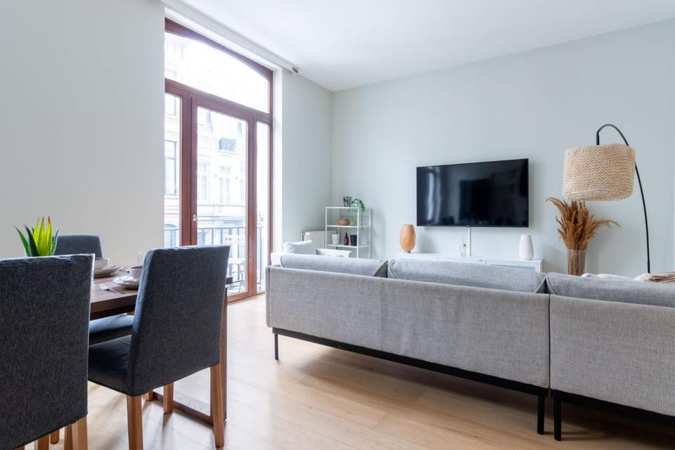 Bright Apartment near EU Quarter & Schuman Metro Apartment in Brussels