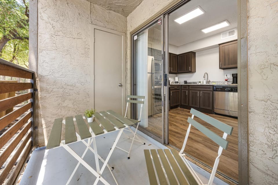 Emerald Loft - Pool, Gym & Free Parking! Apartment in Dallas