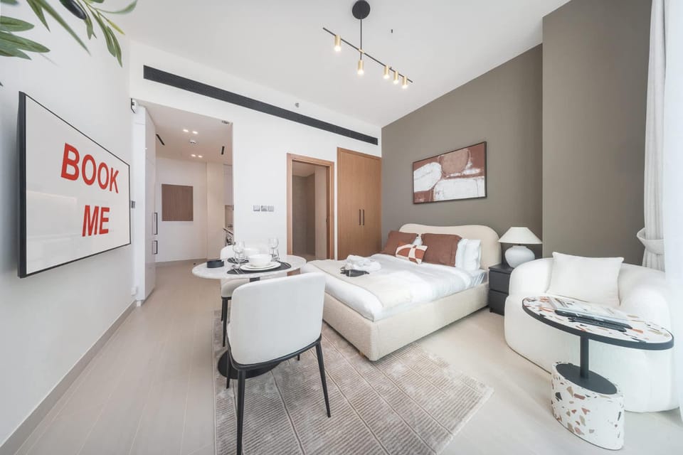 Free housekeeping visits during your stay - StayShort - JVC Cozy Studio for 2 people with City Views Apartment in Dubai