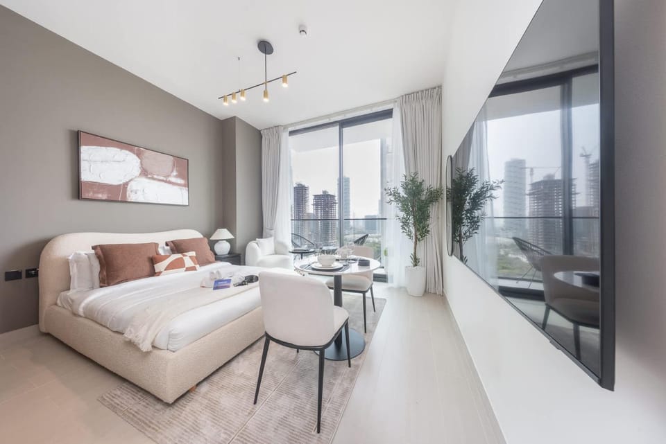 Free housekeeping visits during your stay - StayShort - JVC Cozy Studio for 2 people with City Views Apartment in Dubai