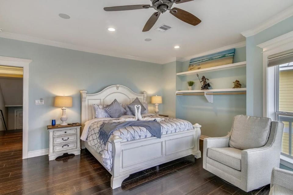 Beachfront House Sleeps 16 Dog Friendly Best Location in Galveston East End House in Texas City