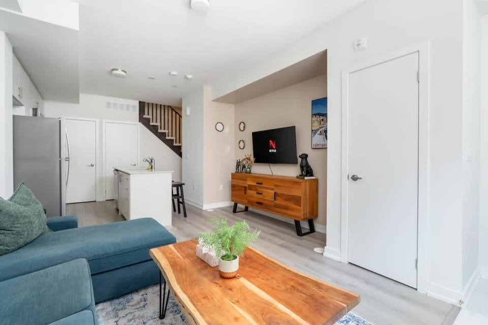 Lovely Family Townhouse in Vibrant Location House in Oakville