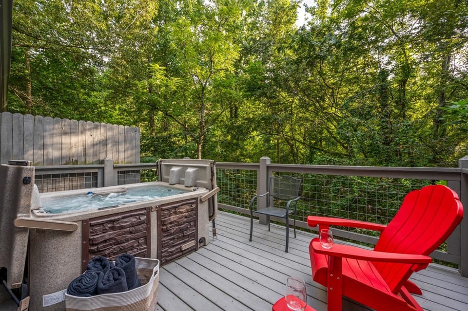 Dog-Friendly Cabin, Hot Tub & Game Room Loft Cabin in Sevier County