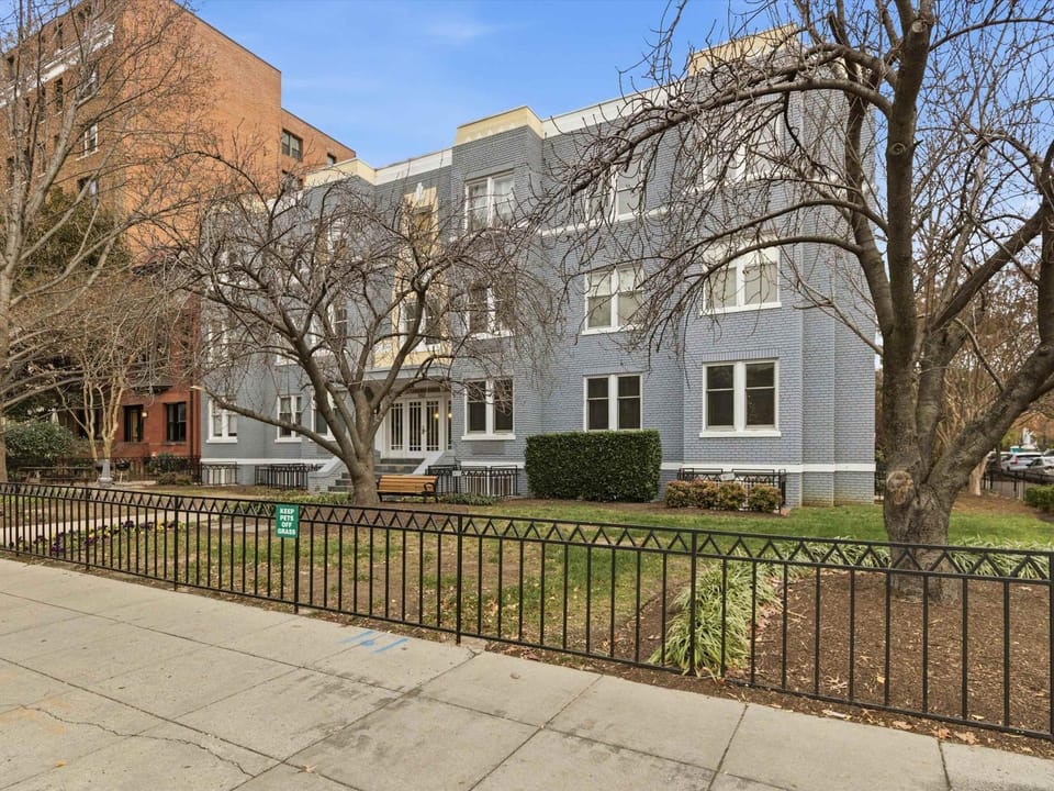 Dupont Circle Studio Near Metro - Pet-Friendly Apartment in Arlington