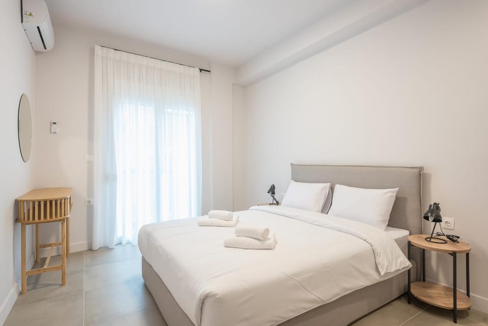 Bed, Bedroom, towels, air conditioner