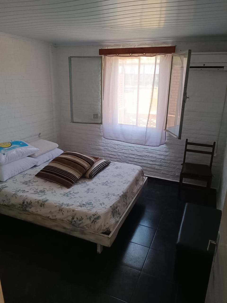 Bedroom, air conditioner