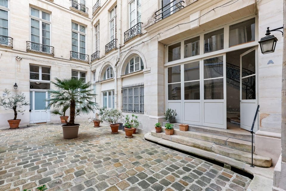 Beautiful Spacious Apartment 3BR 8P near street Montorgueil Apartment in Paris