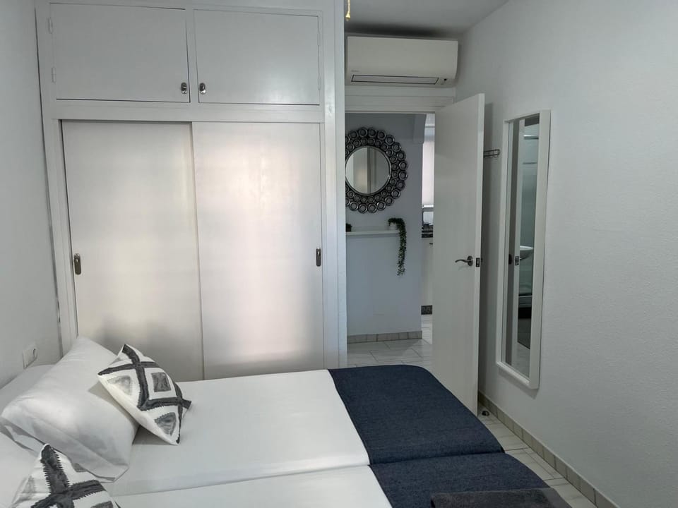 Bed, Photo of the whole room, Bedroom, wardrobe