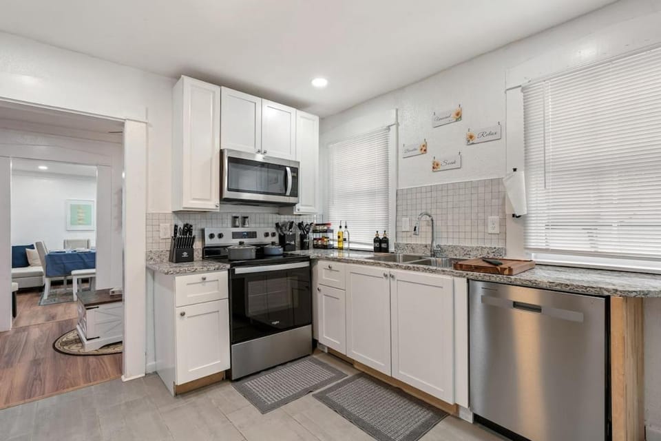 Bunkhouse Unit B Fire Pit-Grill-Groups-Patio-Games Apartment in Birmingham