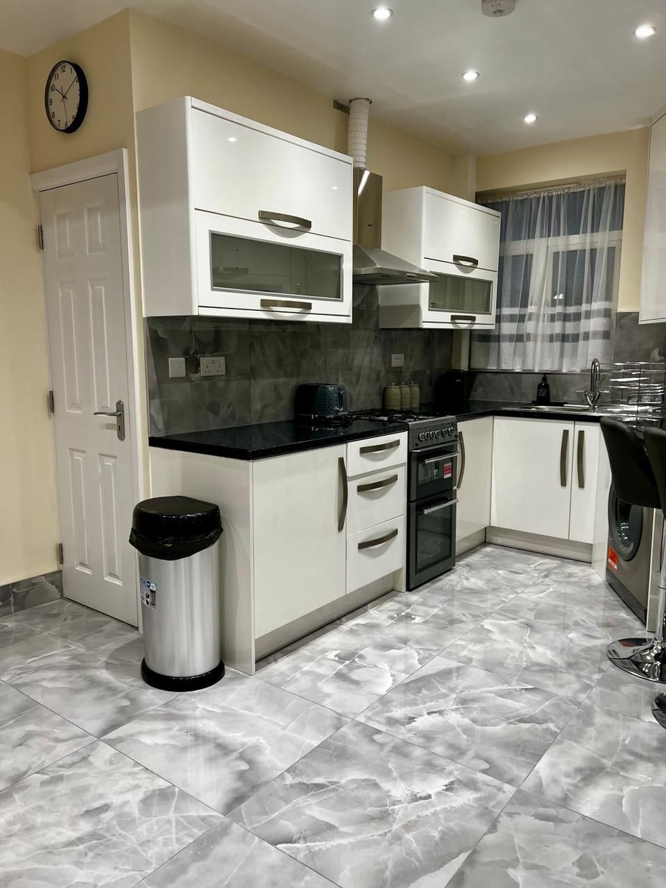 Cozy Luxurious Flat near LHR Apartment in Hounslow
