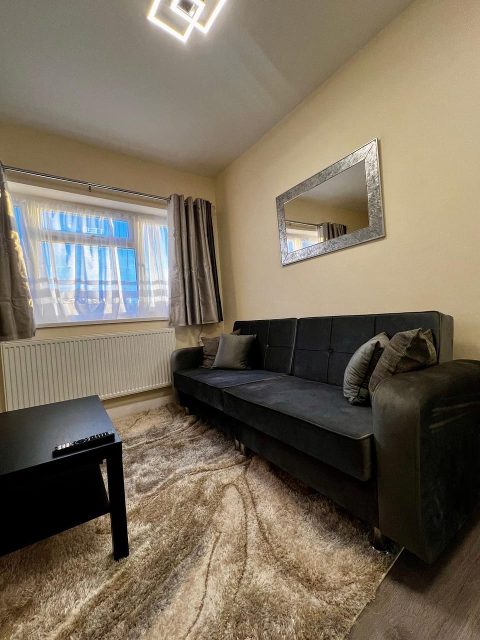 Cozy Luxurious Flat near LHR Apartment in Hounslow