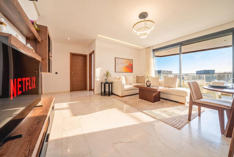 Communal lounge/ TV room, TV and multimedia, View (from property/room), Balcony/Terrace, Living room, Seating area, Dining area, Evening entertainment
