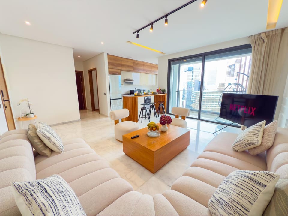 Communal lounge/ TV room, TV and multimedia, Balcony/Terrace, Kitchen or kitchenette, Living room, Seating area, Dining area