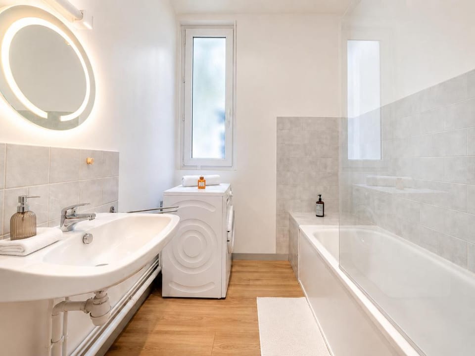 L'Onyx - Un Appartement Premium en Centre-ville, Gare SNCF à 5 min, WiFi & calme Apartment in Angers