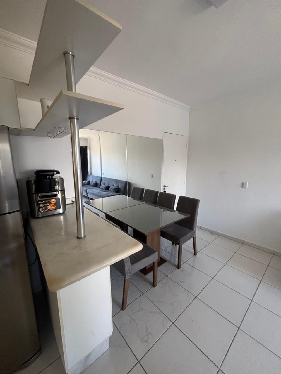 Apartamento Enseada, elevador e garagem próx a praia Apartment in State of São Paulo