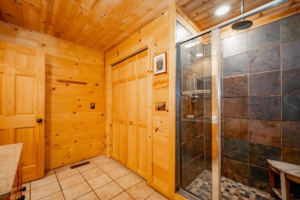 Whitewater Lodge House in Deep Creek Lake
