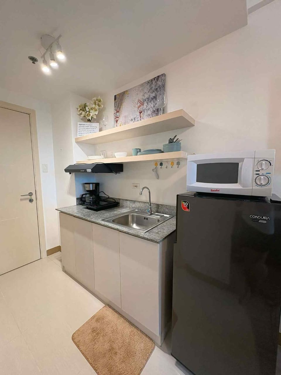 Condo with Sunset View Apartment in Las Pinas
