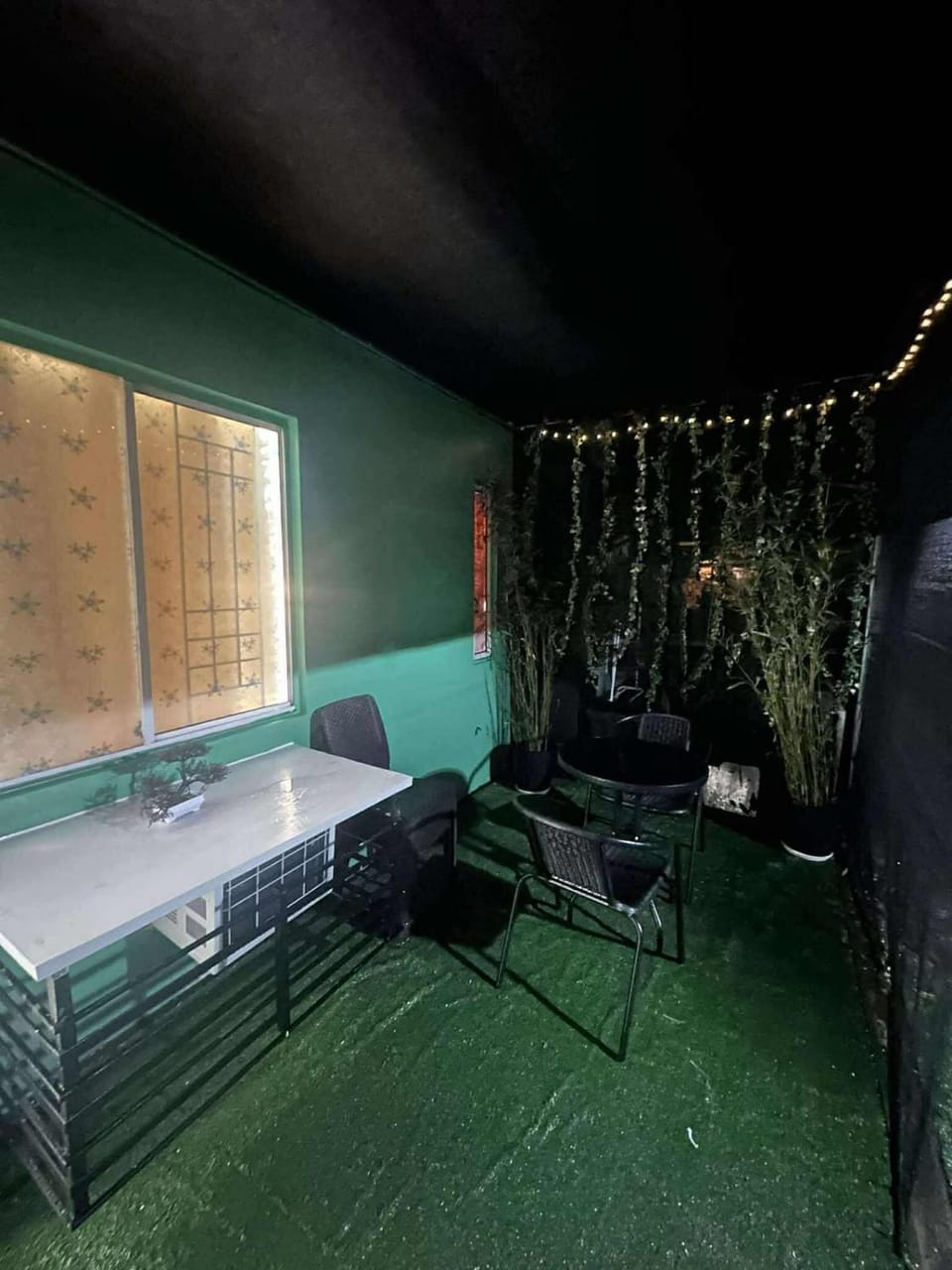 Nature-inspired Staycation with Outdoor Garden Veranda Apartment in Marikina
