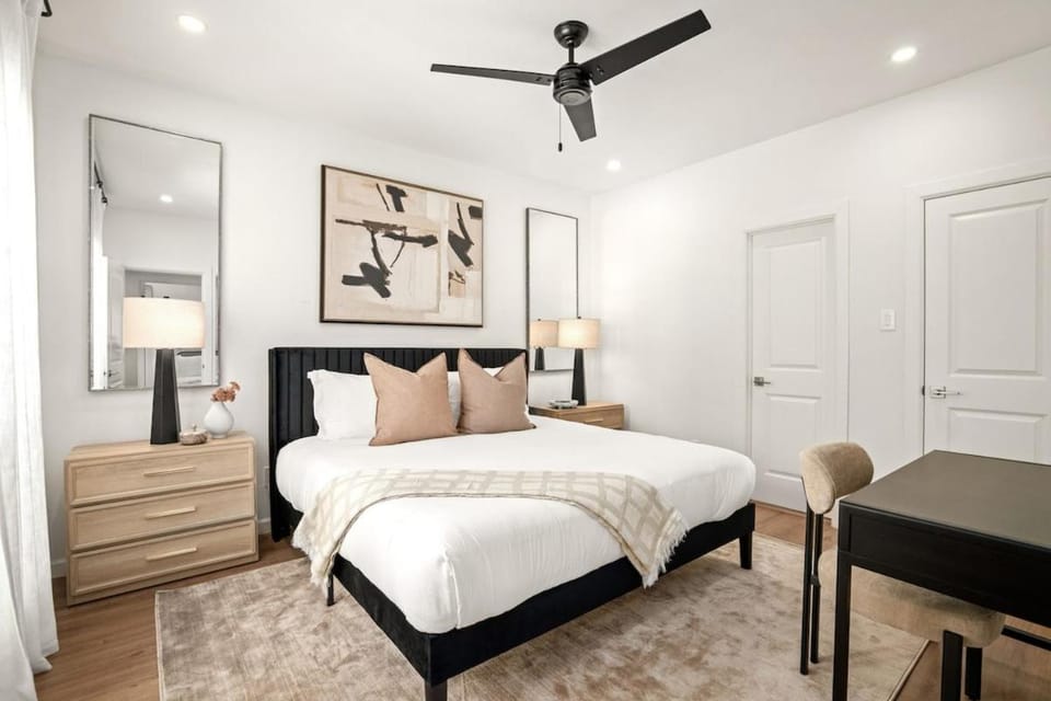 Bed, Photo of the whole room, Bedroom