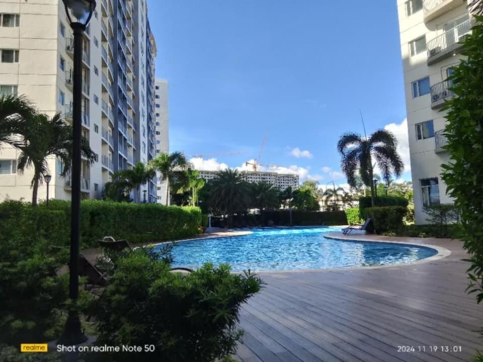 Cozy Escape with Golden Hour View Condo Apartment in Las Pinas