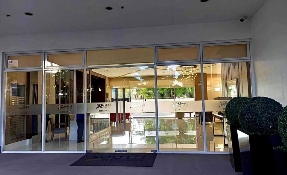 Cozy Escape with Golden Hour View Condo Apartment in Las Pinas