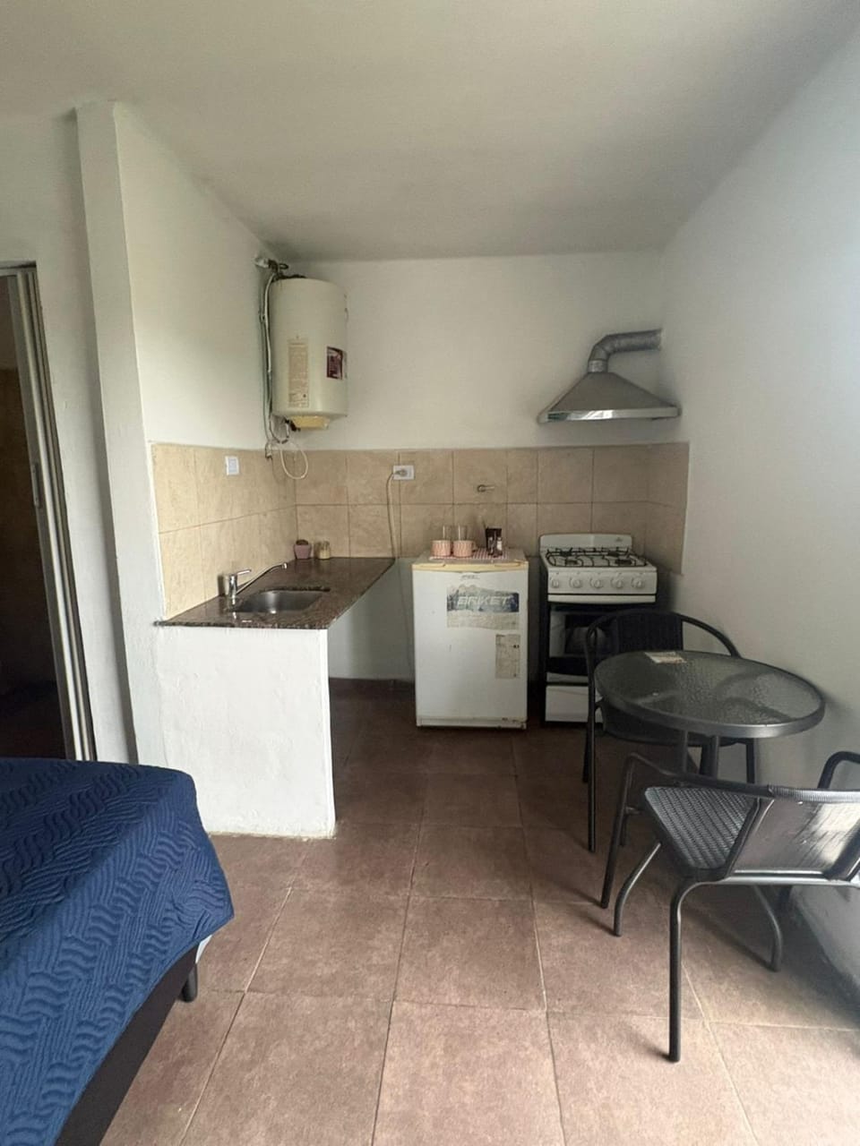 Kitchen or kitchenette, Living room, Seating area, Dining area, oven, stove