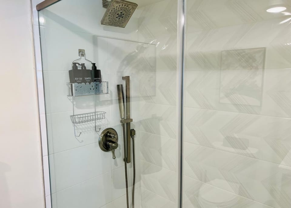 Cozy Century City 2 Br Sleeps 6 with Parking 505 Hotel in Westwood