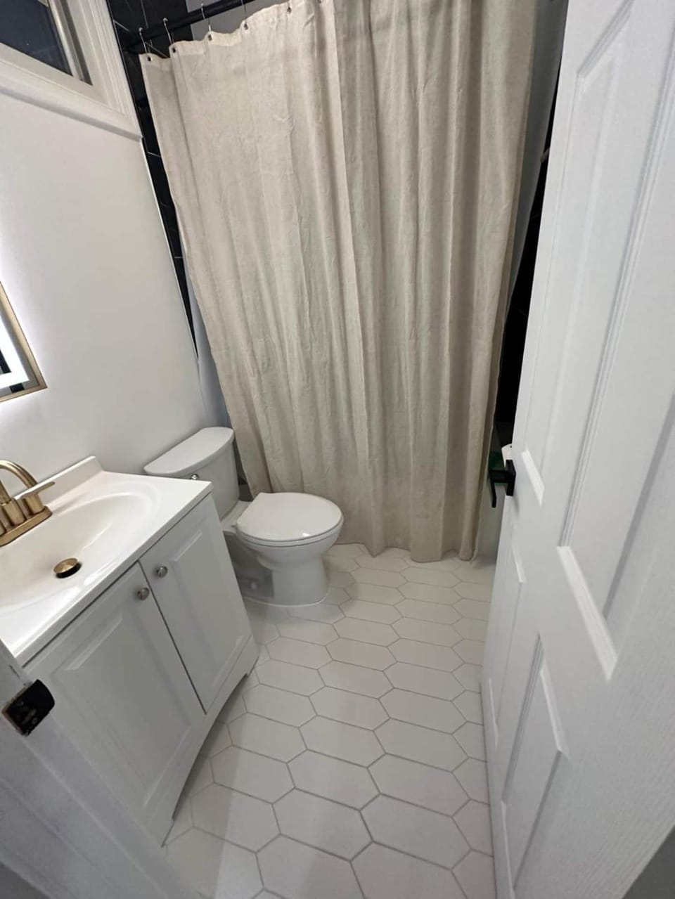 2BR Near Union Market Capitol HillUnion Station House in District of Columbia
