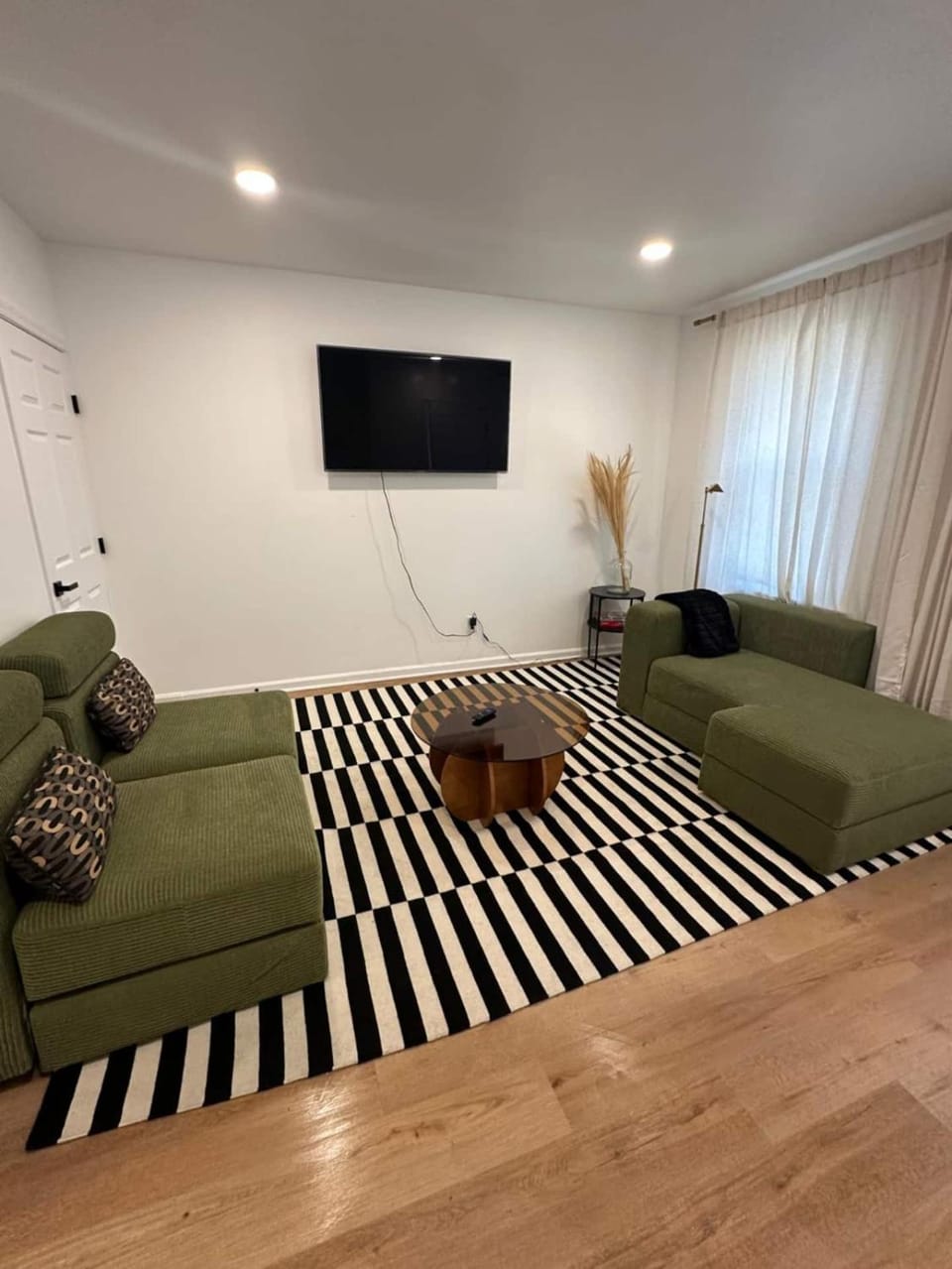 2BR Near Union Market Capitol HillUnion Station House in District of Columbia