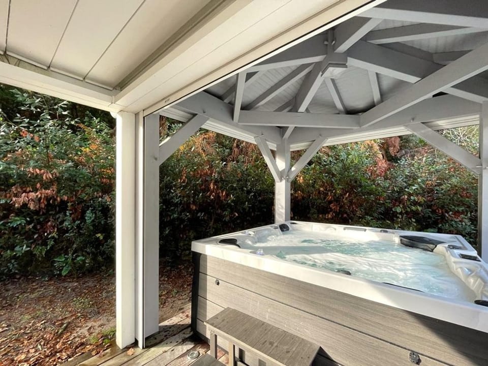 Villa spacieuse avec jacuzzi et piscine chauffée à Hossegor - FR-1-413-261 Villa in Hossegor