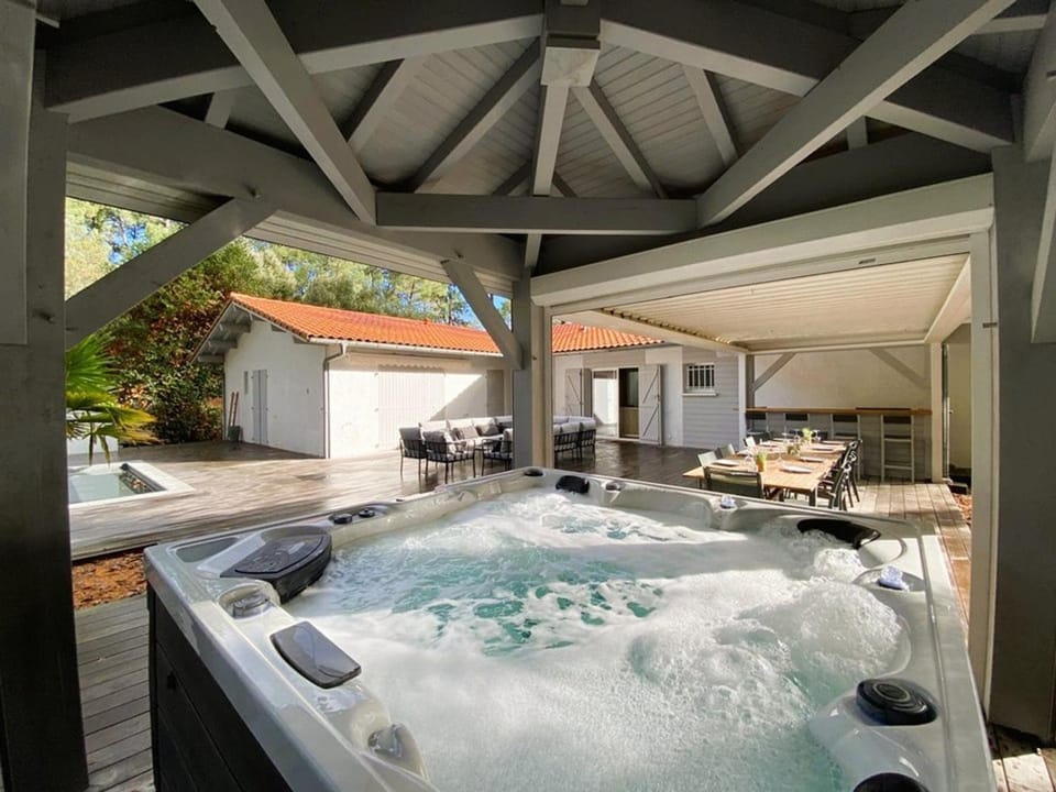 Villa spacieuse avec jacuzzi et piscine chauffée à Hossegor - FR-1-413-261 Villa in Hossegor