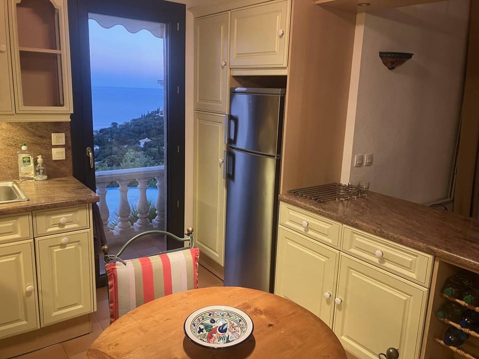 Villa moderne 3 chambres avec piscine et climatisation - FR-1-768-131 Villa in Roquebrune-sur-Argens