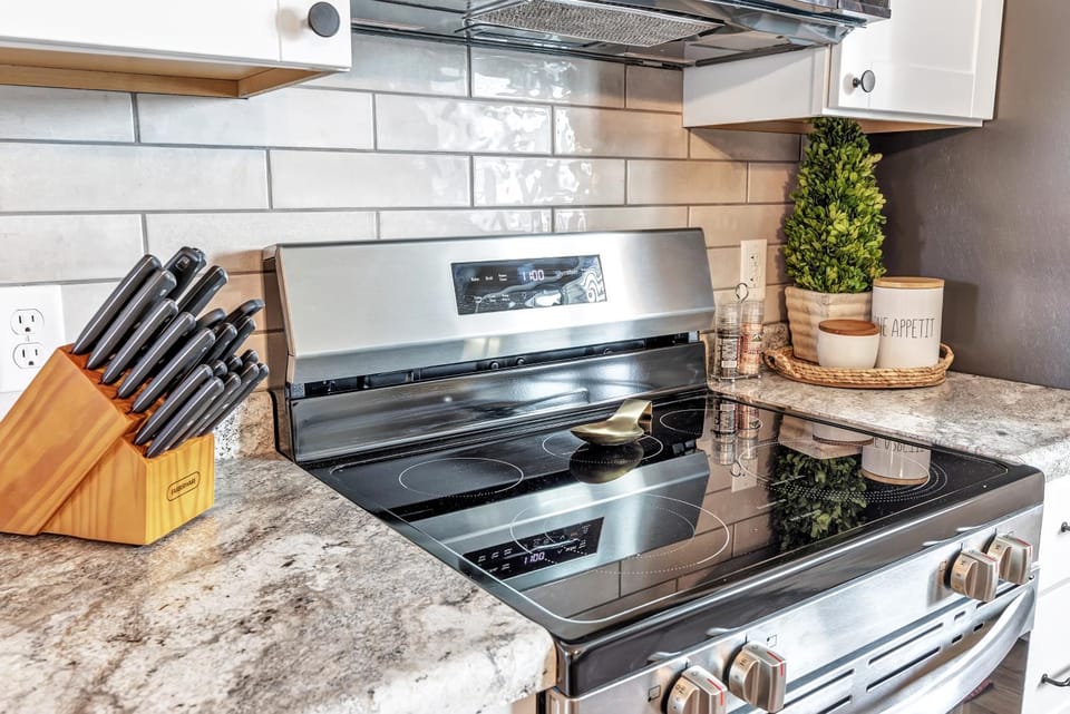 Newly renovated, we are the perfect location!!! Apartment in Algoma